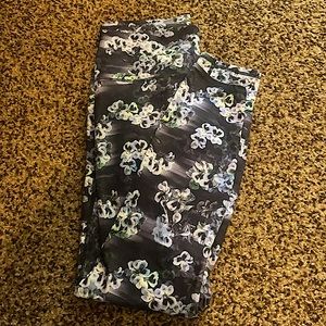 The brand from fabletics and the size it a M